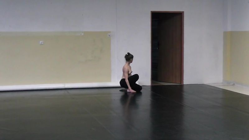 Plik:Karolina Kraczkowska performance 02.jpg