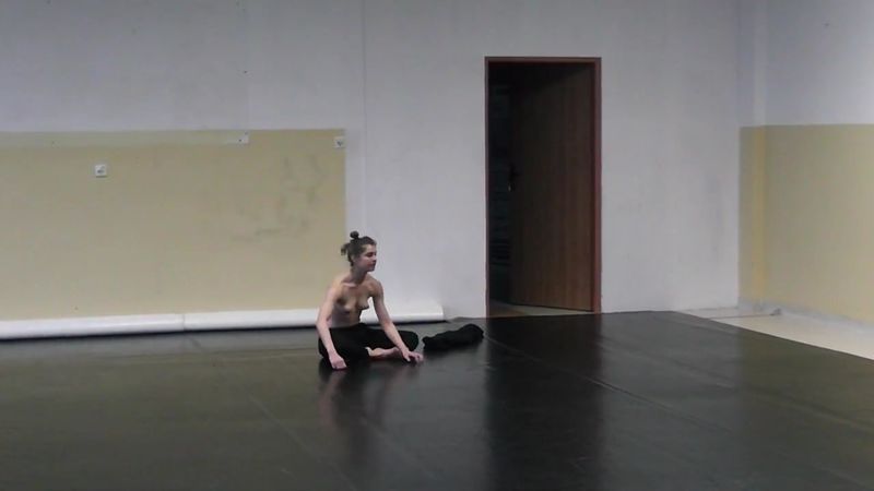 Plik:Karolina Kraczkowska performance 03.jpg
