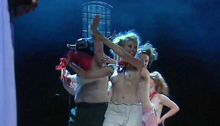 Plik:Kusicielki bialemalzenstwo scena4 13.jpg