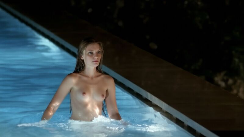 Plik:Agata Buzek paparazzo 02.jpg