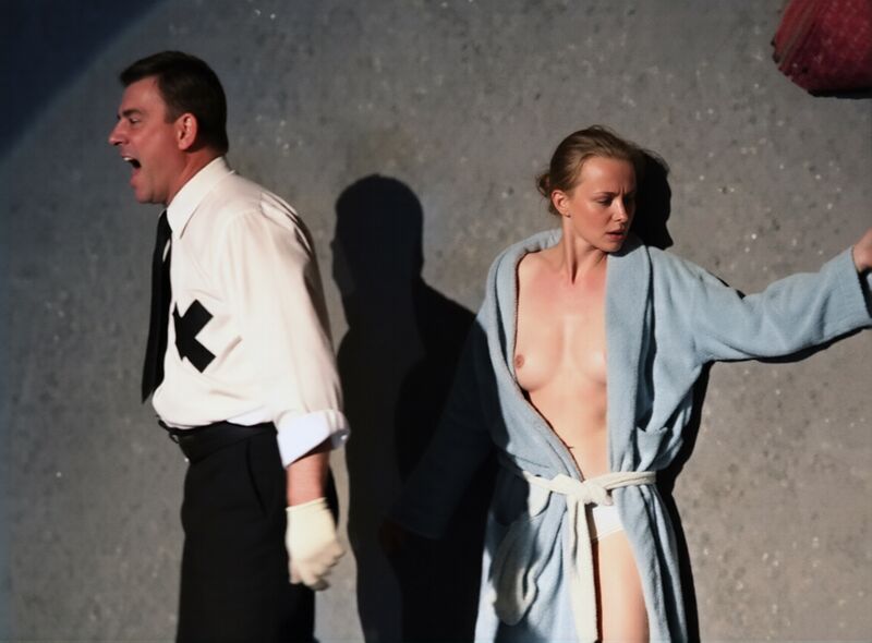 Plik:Aleksandra Bozek smiercczlowiekawiewiorki 01.jpg