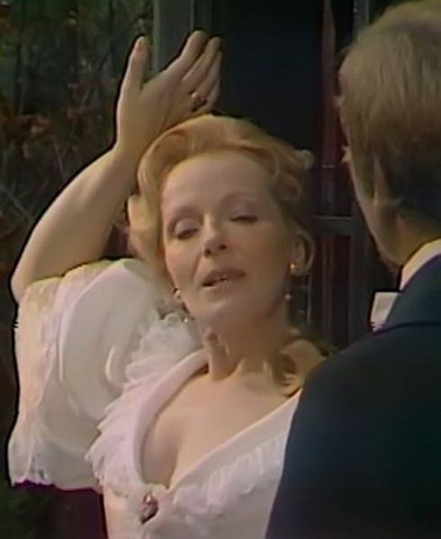 Plik:Aleksandra Slaska hedda gabler 1.jpg
