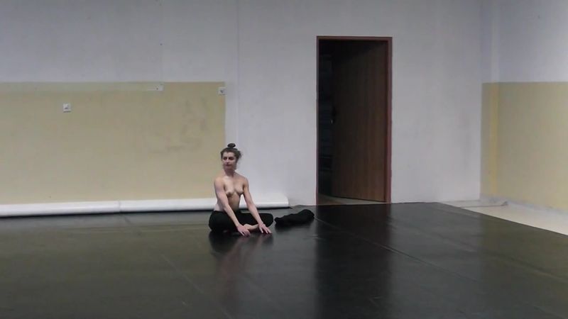 Plik:Karolina Kraczkowska performance 04.jpg